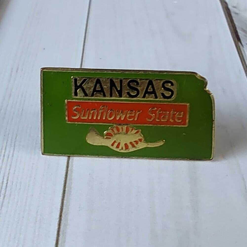 Kansas State Shaped Sunflower Pin Souvenir Travel Hat Lapel Collectible